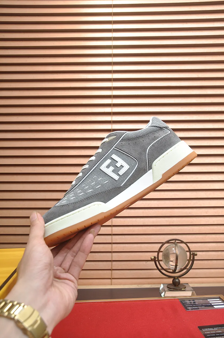 Men's shoes 💰600💶 [Fendi] The latest couple model 🔥 Many 💑 stars have the same style. FD match is a one-to-one replica of the original version. The first fendi match created by designer Kim Jones and Trainer basketball sneakers by Donkey. Material: Original silk leather. Lining: breathable mesh. Packaging: Original 1:1 matching high-end packaging. Size: Female 35-40 Male 38-44 (45 46. Custom-made (no return or exchange)